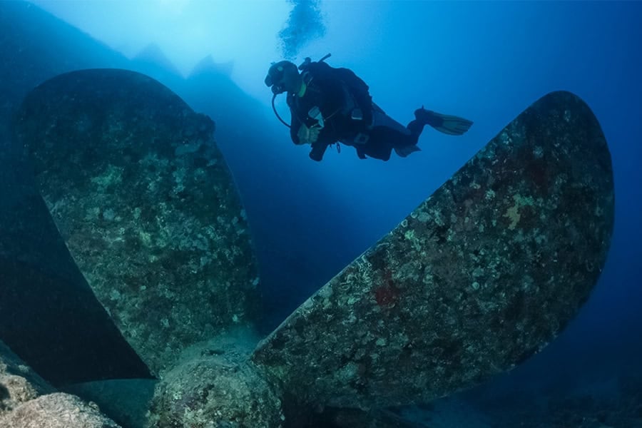 Diving gubal island.jpg